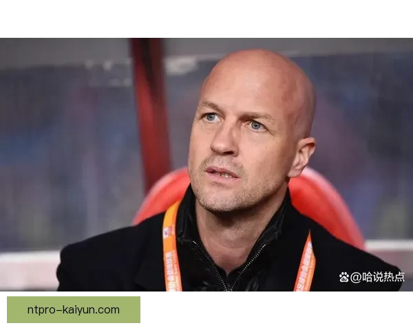 克鲁伊夫执教理念受到广泛关注，强调传控和球员全面发展